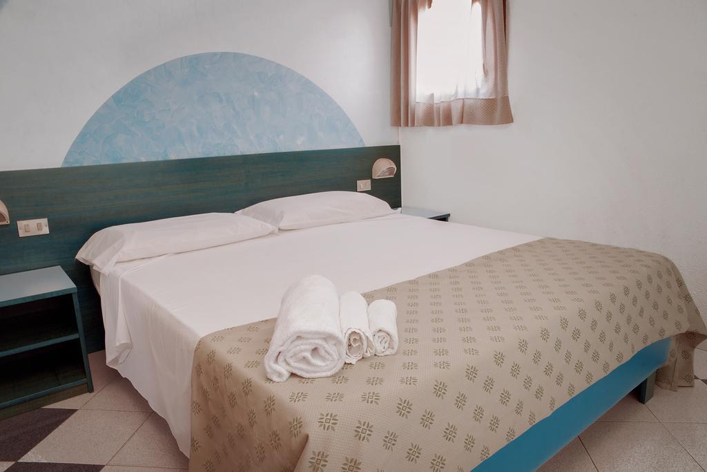 Residence Verde Mare Official Site ตอร์โตลี ภายนอก รูปภาพ