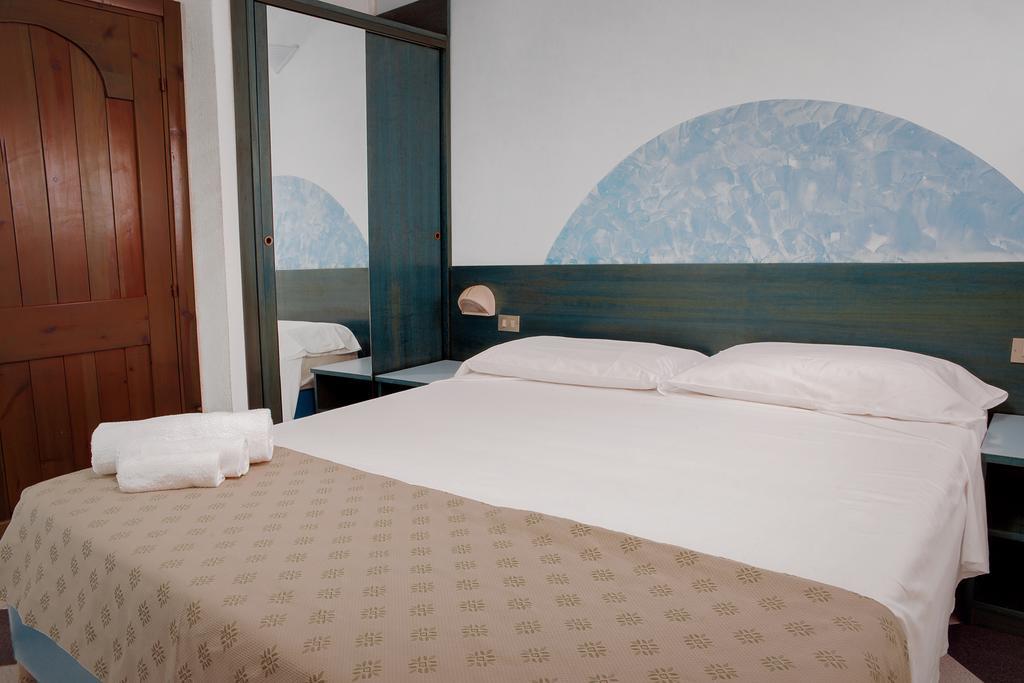 Residence Verde Mare Official Site ตอร์โตลี ภายนอก รูปภาพ