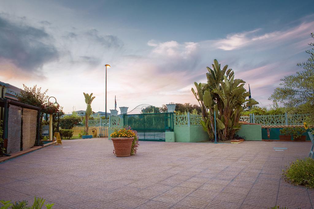 Residence Verde Mare Official Site ตอร์โตลี ภายนอก รูปภาพ